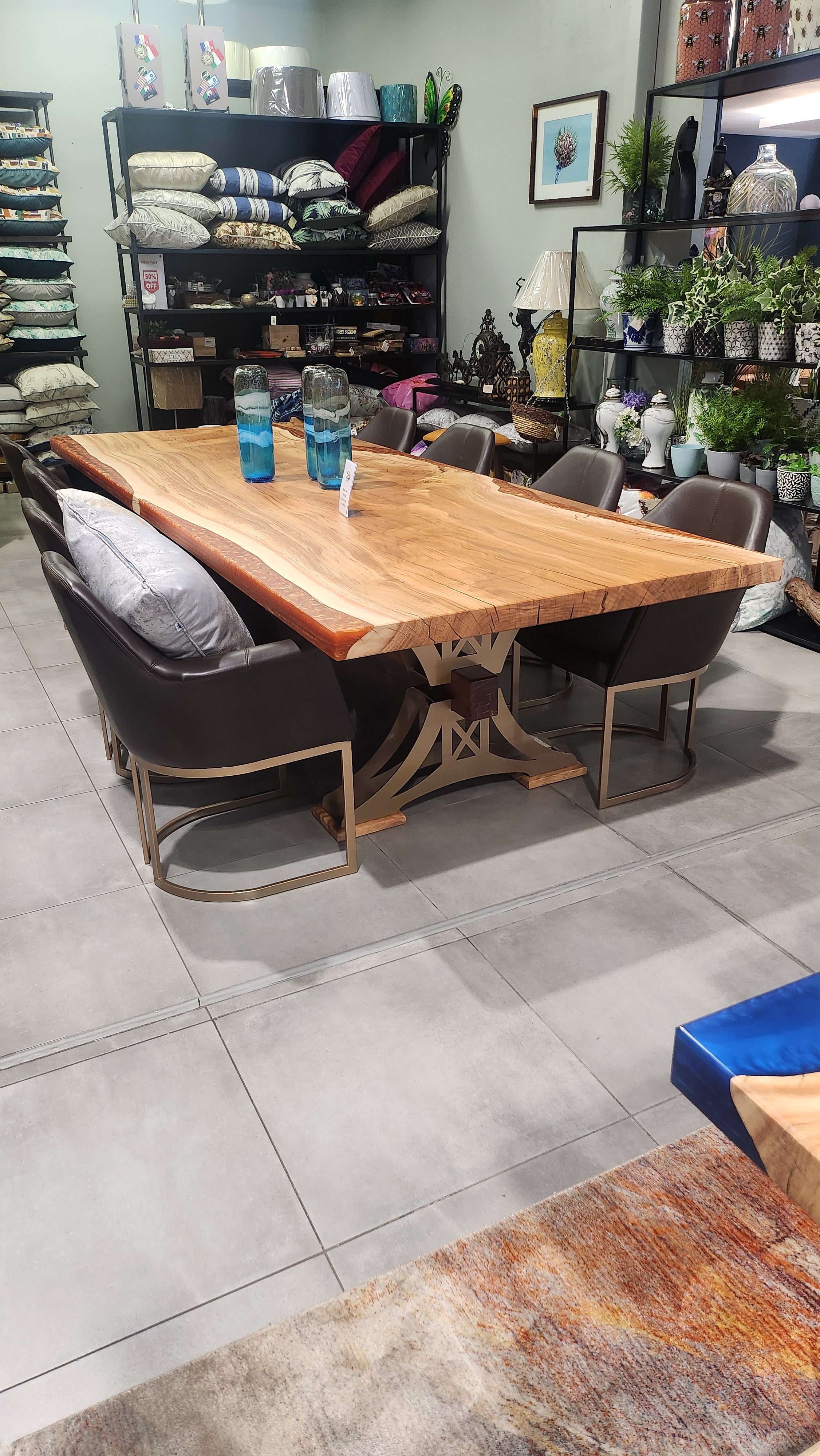 Matumi epoxy resin infused table